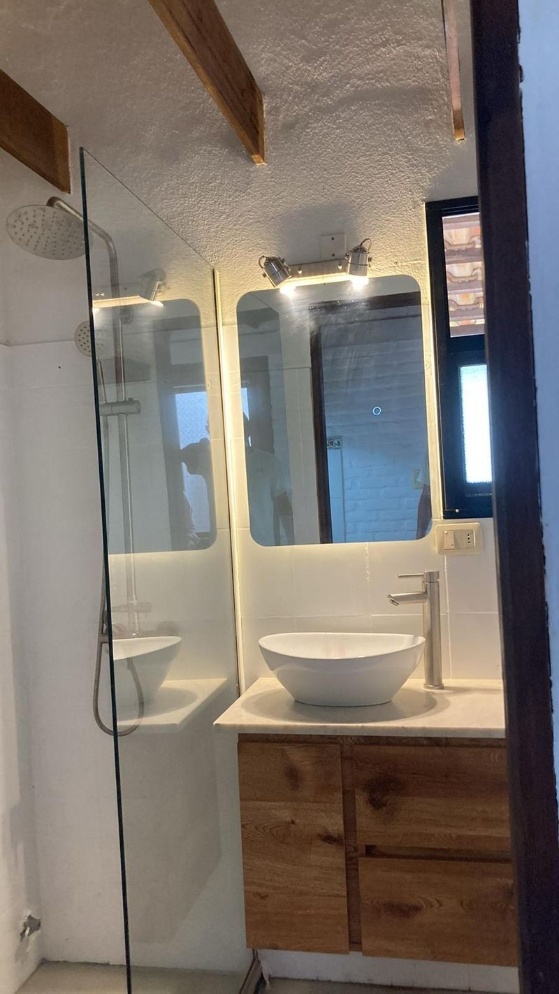 Detalle del baño del Estudio Superior