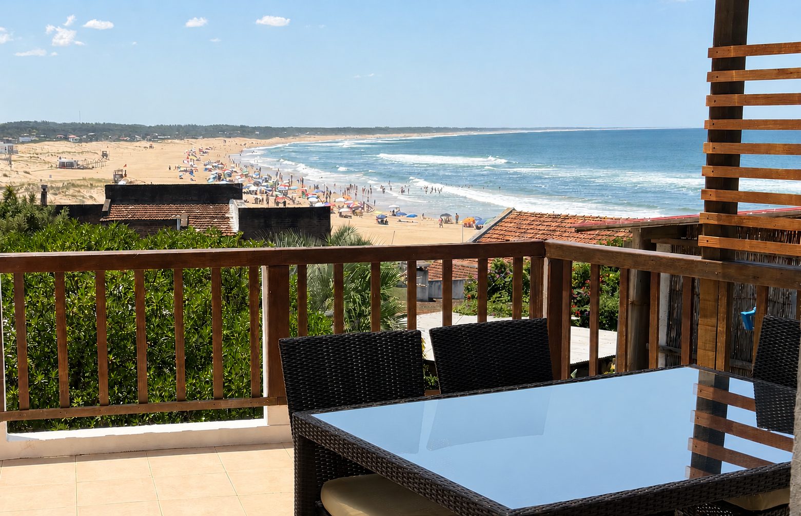 Terraza del bungalow de dos dormitorios, mirando a la playa de La Pedrera
